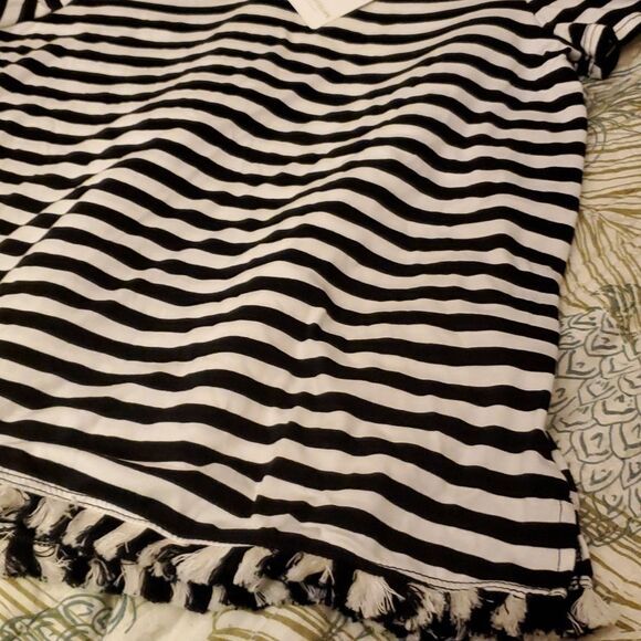 Green Envelope Los Angeles T-Shirt Black White Tassle - Picture 4 of 11